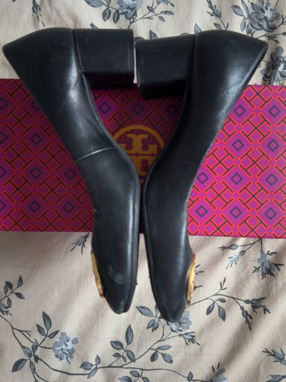 Tory Burch Black Leather Chelsea Block Heels Pumps - Picture 5 of 6